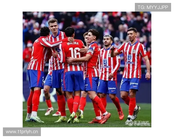 巴萨建队思路变化引发争议，当前阶段问题显现对球队表现造成挑战