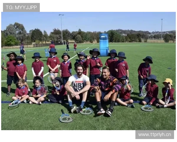 乔丹·汤普森训练完直接去超市抢购打折牛排，这自律和抠门反差谁懂