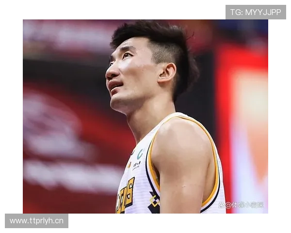 孙铭徽下车那会儿穿得像隔壁大叔，腰包厚得和他人设完全不对盘