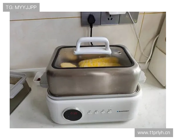 泰格·伍兹刚发了张在家做早餐的照片，厨房那套刀具估计能买我整套家电